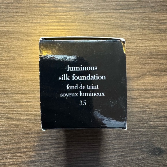 Armani Beauty Luminous Silk Foundation - Picture 2 of 3